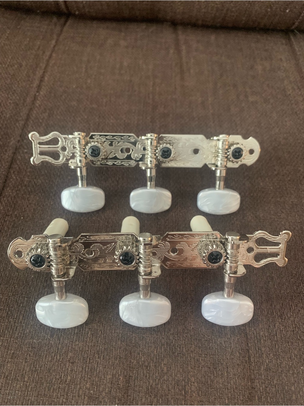 Classical Guitar Tuning Machines with Pearl Buttons - Silver/White